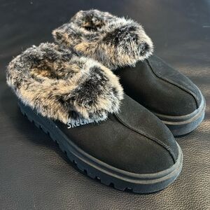 Skechers Shindigs Fortress Suede Platform Clog Slipper Faux Fur